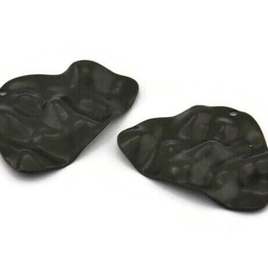 Black Irregular Charm, 6 Oxidized Black Brass Irregular Shaped Charms With 1 Hole (30x22x0.60mm) D0829