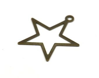 Peut inclure: Un charme en forme d'étoile en métal de couleur bronze avec une boucle en haut pour l'attacher à des bijoux ou d'autres objets artisanaux.