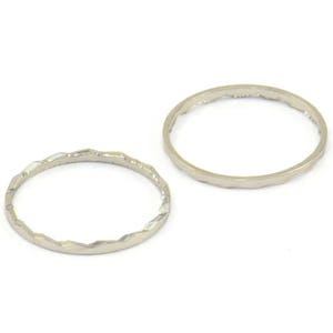 Textured Circle Ring, 25 Silver Tone Cutting Circles (14mm) A0584