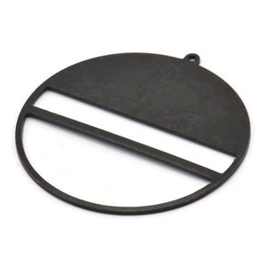 Berloque redondo preto, 2 berloques redondos de latão preto oxidado com 1 argola, carimbos (45 x 43 x 0,90 mm) M663