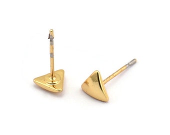 Orecchini triangolo oro, 8 orecchini a bottone triangolo in ottone placcato oro (6x1,5 mm) A1343 A1810