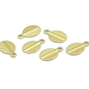 Charm de hoja de latón, 50 charms de hoja de latón en bruto (10,5 x 6,5 mm) A0155