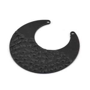Black Moon Charm, 6 Textured Oxidized Black Brass Horn Charms With 2 Holes (30x13.5x0.60mm) D955