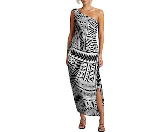 Könnte beinhalten: Ein schulterfreies Maxikleid in Schwarz und Weiß mit geometrischem Stammesmuster. Das Kleid hat einen hohen Seitenschlitz und besteht aus leichtem Stoff. Geeignet für verschiedene Anlässe.