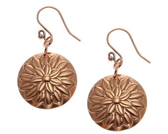 Pendientes colgantes de flores de cobre, discos botánicos de inspiración vintage, joyería artesanal hecha a mano.