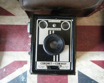 Vintage Conway Super Flash Box Film Camera for 120 Film with original case and strap - 1950's – In very good condition. Minor age marks