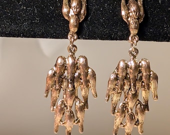 Vintage Gold-toned Hollycraft Clip-on Earrings