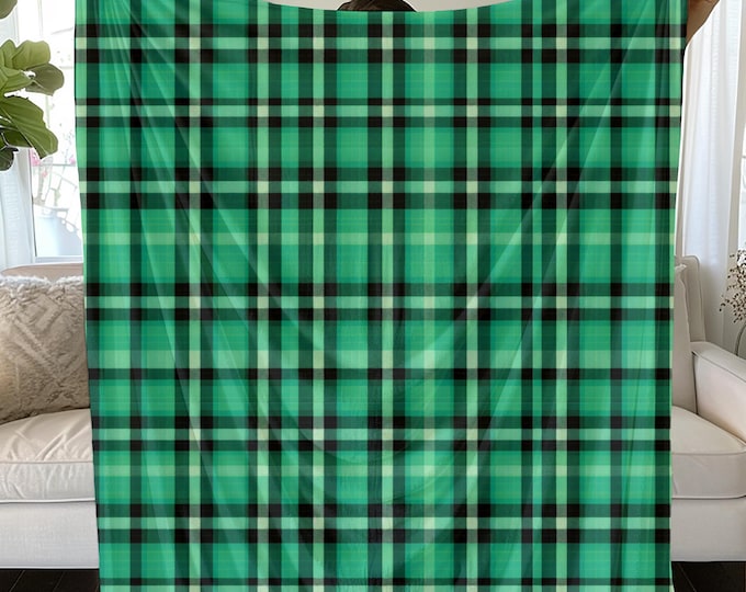 St. Patrick's Day Green Plaid Blanket: Cozy Throw