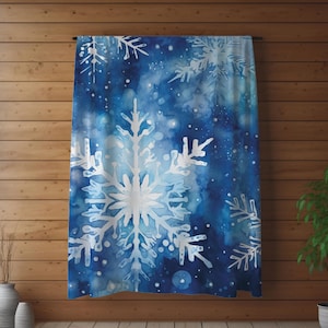 Christmas Throw Blanket - Cozy Snowflake Holiday Themed Blanket, Perfect for Christmas Gift & Winter Decor