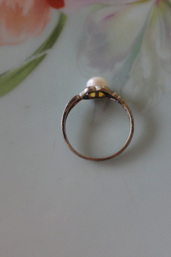 Vintage Sterling Silver Pearl Ring Size 8 Has Des… - image 2