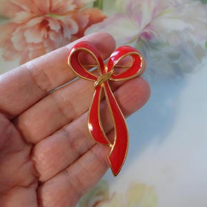 Vintage Avon 1989 &quot;Graceful Bow&quot; Brooch Pin Red Bow Brooch Pin Vibrant Red Enamel Tied Bow Gold Plated Metal Estate Jewelry 2-1/2&quot; x 1-1/4&quot;