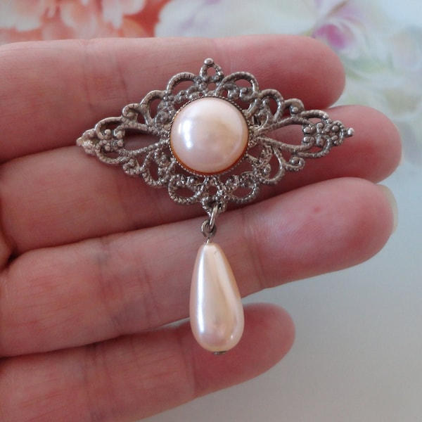 Vintage Pearl Filigree Brooch Pin Ivory Faux Pearls Silver Tone/Plated Metal Filigree Faux Pearl Drop Vintage Collar Pin Estate Jewelry