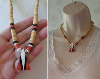 vintage Southwestern Inlay Tab Collier Triangle Tab Pendentif Éponge Coral-Jet Shell-Wood Southwestern Choker Collier Barrel Fermoir 16-1/2 »