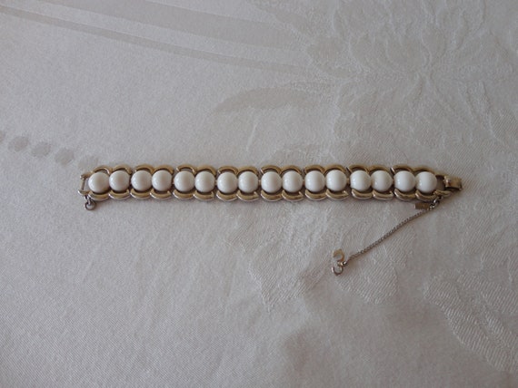 Early 1950s MONET White Lucite Link Panel Bracele… - image 7