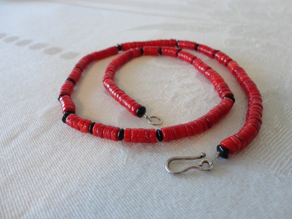 Vintage Natural Coral Heishi & Black Onyx Beaded … - image 2