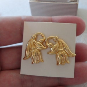 NOS Vintage Avon 1990 &quot;Spring Tulip&quot; Pierced Earrings NEW Old Stock Gold Plated Metal Tulip Flower Earrings Original Box Spring Flowers