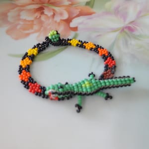 Vintage Beaded Lizard Strap Bracelet Artisan Seed Beaded Lizard Salamander Strap Bracelet Beaded Button & Loop Closure FIT SMALL SIZE 6-1/4