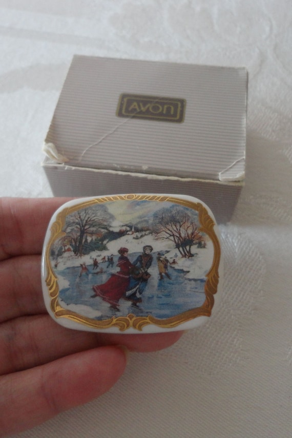 NOS Avon 1991 "Porcelain Winter Scene" Brooch Pin 