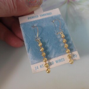 Boucles d'oreilles vintage en forme de boules NOS, neuves en stock sur une carte de vente au détail d'origine