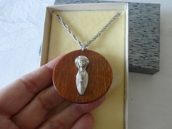 Mid Century Pewter Virgin Mary & Myrtle Wood Disk… - image 5