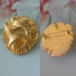 ZAHARA SCHATZ israelischer Künstler Pin/Anhänger Vergoldetes Metall signiert Jehudaica Designer Modernist BEZALEL Netter Zustand Schmuck