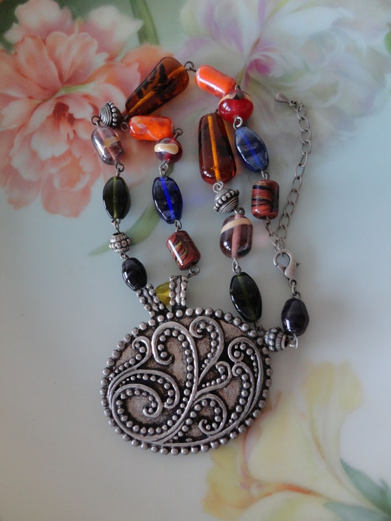 Vintage Glass Beaded Pendant Necklace Lovely Asso… - image 2