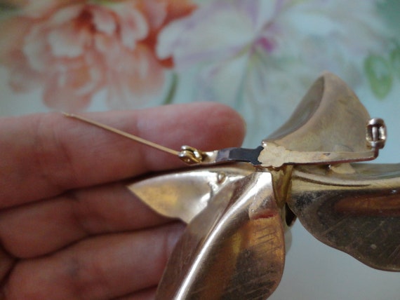 Vintage Textured Petals Flower Brooch Pin Gold Pl… - image 5