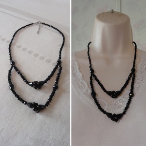 Collier vintage de perles de cristal noir, collier de perles de verre en cristal noir à facettes, tailles et formes assorties, beaux bijoux de succession
