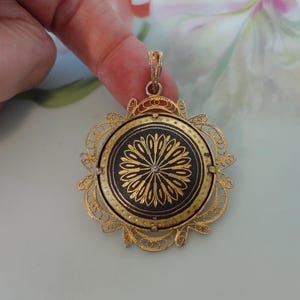 Vintage Spanish Damascene Pendant 24k GP Made in Toledo Spain Arabesque Geometric Pattern Spanish Damascene Frilly Filigree Framed Pendant