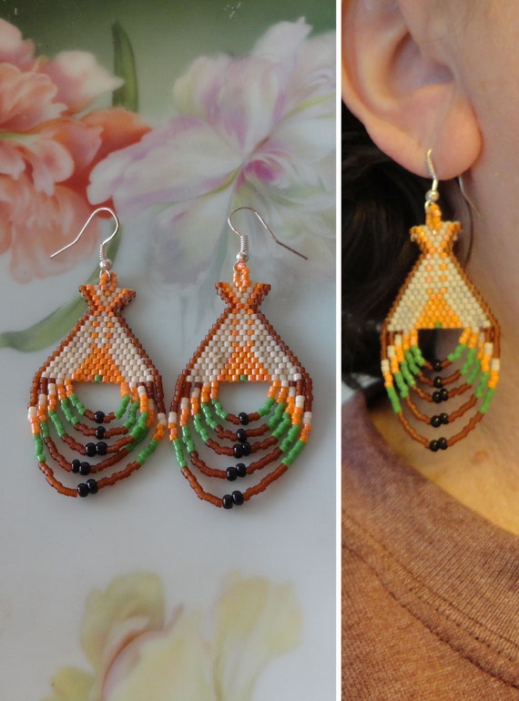 Vintage Native American Beaded "Teepee" Earrings N