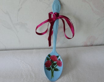 Vintage Hand Painted Metal Tablespoon ROSES Flower Art Made USA Fridge Magnet Painted Spoon-Ribbon Tied Artisan Signed Goldie Chisum 6-3/4"