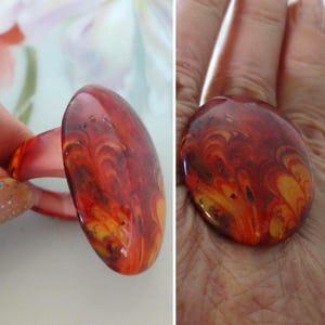 Vintage Confetti Lucite Acrylic Ring Chunky Statement Ring Marbled Lucite Red, Burnt Orange & Yellow Embedded Gold Flakes Estate Jewelry 8