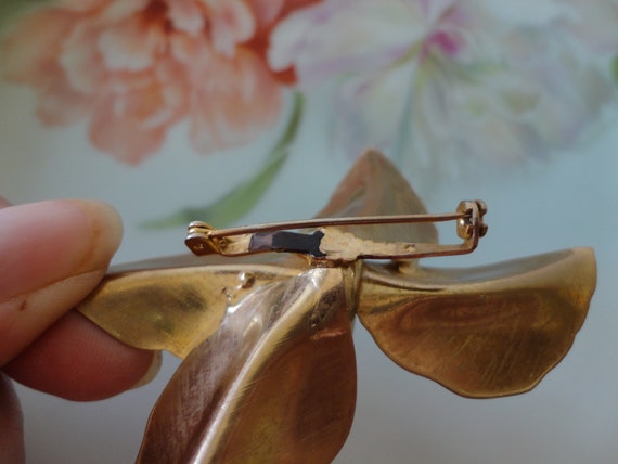 Vintage Textured Petals Flower Brooch Pin Gold Pl… - image 4