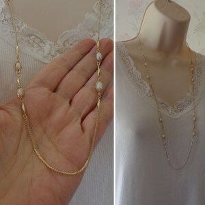 Collier chaîne serpentine vintage avec fausses perles, bijoux immobiliers élégants, métal plaqué or brillant, fine chaîne serpentine, perles enveloppées de fil 30 po.