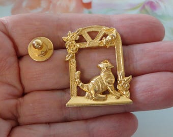 Vintage Avon 1990 "Touch of Whimsy" Lapel Pin Cat & Mouse Tack Tac Pin Gold Plated Metal 1990 Avon Pin Cat Lady Collector Estate Jewelry