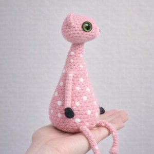 Wzór na szydełkową zabawkę dla kota Floppy | Wzór na pluszowego kota amigurumi | Zabawka dla kota DIY w formacie PDF