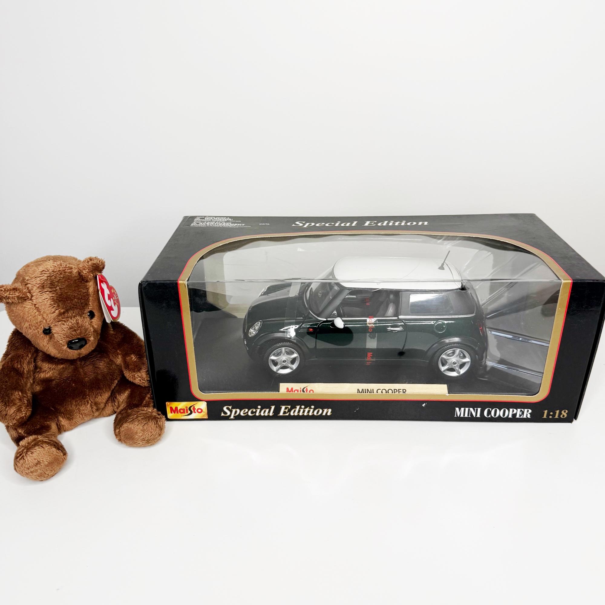 Maisto 1:18 Mini Cooper Diecast Model, Special Edition, Black With