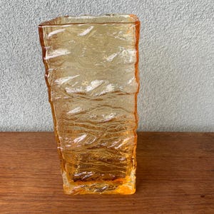 Mid-Century Modern Ice Vase in Gold Amber Color – Unique Vintage Decor with Ice-Like Texture, Retro Vase, Eco-conscious gift, Retro Home