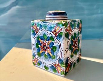 Vintage Hand-Painted Makkum Ceramic Jar with Lid – Signed Dutch Pottery – Delft Style Floral Canister – Netherlands Folk Art Decor