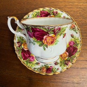 Royal Albert Old Country Roses Tea Cup & Saucer Set - Bone China England - Vintage Floral Tea Set with Gold Trim, Royal Alberta Vintage