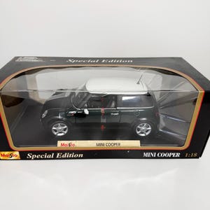 New Ray Mini Cooper 2008 – Modèle Réduit 1/24 En Métal, Coloris Aléatoire, Roues Mobiles, Dès 5 Ans