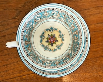 Zestaw Wedgwood Florentine Turquoise Tea Cup & Spodek – Porcelana kostna, Blue Dragon Griffin, Vintage W2714, Wyprodukowano w Anglii, Prezent dla Miłośników Herbaty