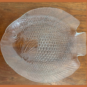 French vintage Arcoroc glass fish serving platter, textured fish-shaped plate, Arcoroc, Extra Large glass serving platter, made in France