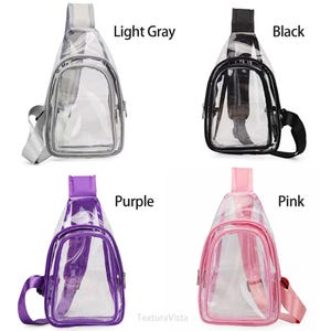 Puede incluir: Bolsos bandolera transparentes en gris claro, negro, morado y rosa. Cada bolso tiene un cuerpo transparente con ribete, correa y cremallera de color. El texto "Light Gray", "Black", "Purple" y "Pink" se muestra encima de cada bolso.