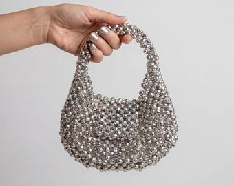 Minibolso de cuentas hecho a mano, monedero tejido a mano en forma de media luna, bolso de noche plateado, bolso de verano colorido, regalo único para ella, 2 colores disponibles