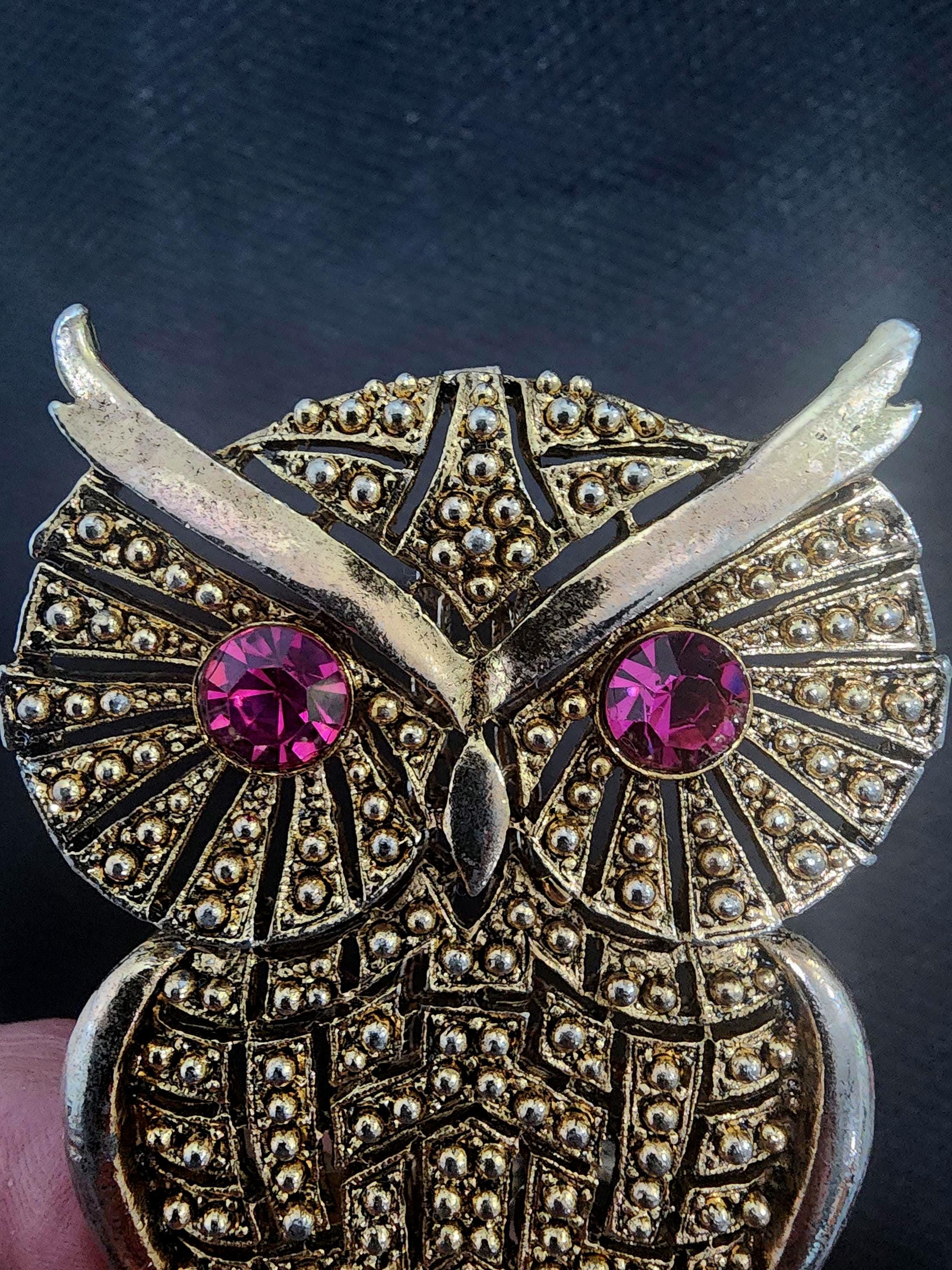 Gold tone Pendant Necklace:  Large Owl