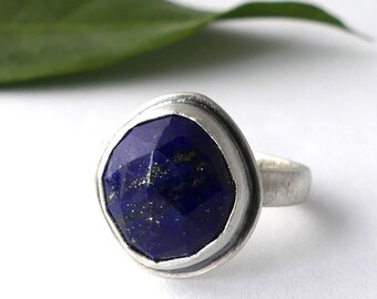 starry sky ring, lapis lazuli and sterling silver , size 6, celestial jewelry, dark blue night sky artisan ring, September birthstone