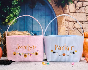 パーソナライズされた刺繍入りシアサッカーのトリック・オア・トリートバスケット