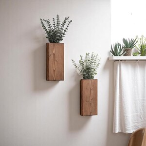 2er Set handgefertigte Holzvasen für Trockenblumen & Grünpflanzen – rustikale Bauernhaus-Wanddekoration (Walnuss)