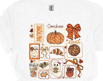Könnte beinhalten: Weißes T-Shirt mit einem farbenfrohen Grafikdesign mit einem Kürbis, einer Schleife und anderen herbstlichen Illustrationen. Das Design enthält die Texte "Conchas" und "Fantasmas". Das Shirt besteht aus einem weichen, bequemen Material.